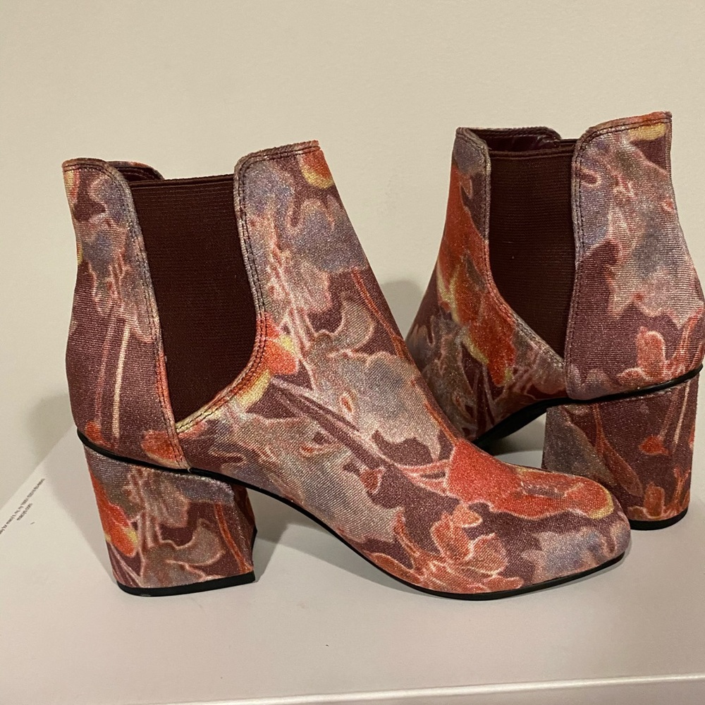Never worn Cute Booties